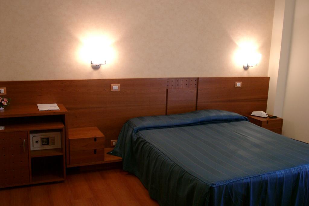 Hotel Gala Pesaro Exterior photo